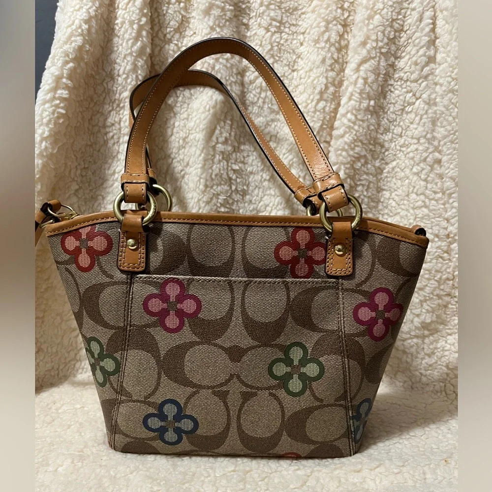 Coach Peyton Clover Bag - Picture 3 of 11